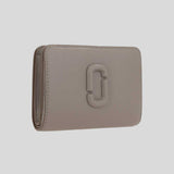 MARC JACOBS The Covered J Marc Mini Compact Wallet Cement 2S4SMP007S02